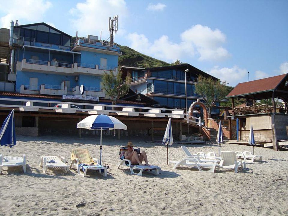 Hotel vom Strand aus Hotel Oasi Azzurra Village