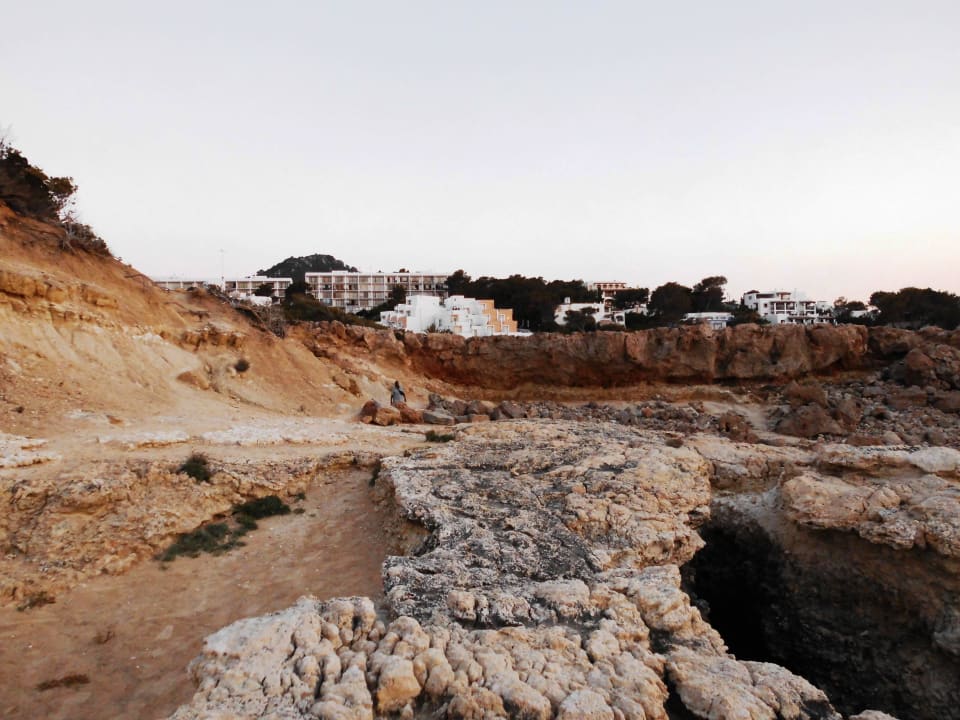 Hotel vom Felsen gegenüber Barceló Portinatx - Adults only