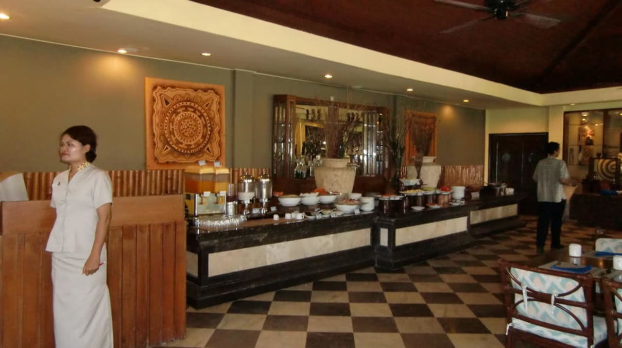 Frühstücksbereich Hotel Holiday Resort Lombok