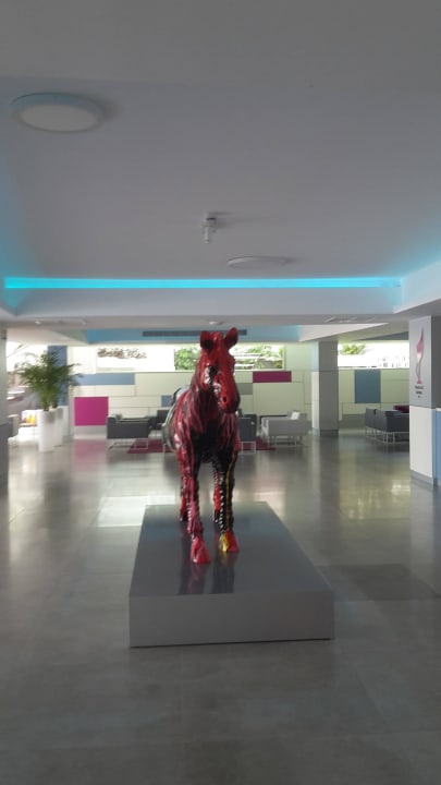 Ein Pferd in der Lobby  LABRANDA Marieta - Adults only