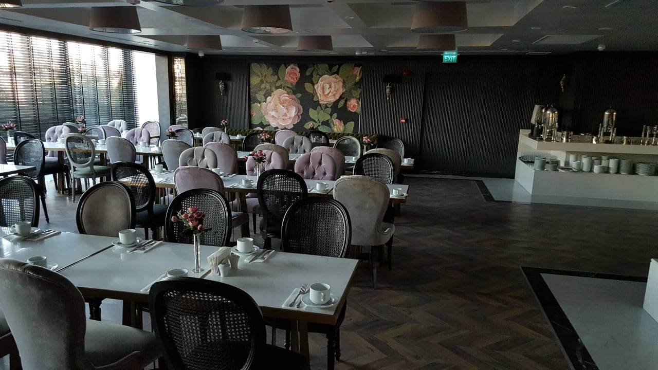 Frühstücksraum... DoubleTree by Hilton Hotel Izmir Airport