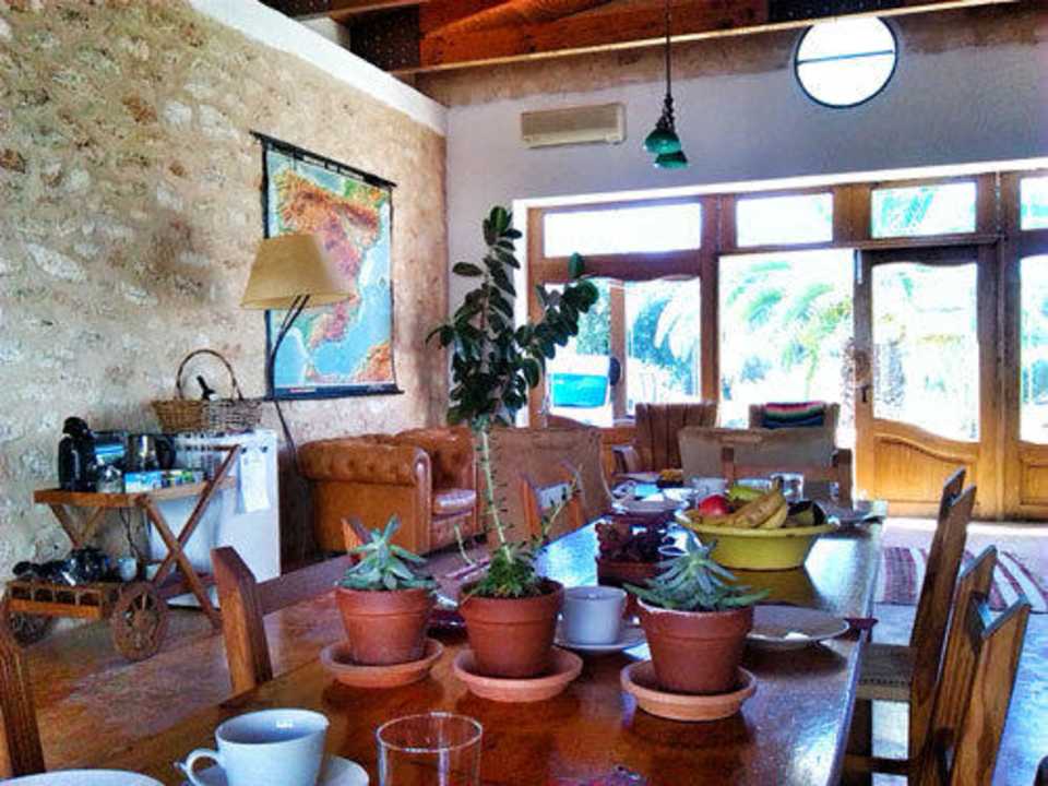 Frühstücksraum und Wohnzimmer Guesthouse Las Cicadas