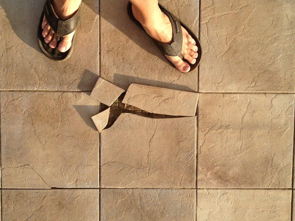 Gebrochene & scharfkantige Fliesen Karafuu Beach Resort & Spa