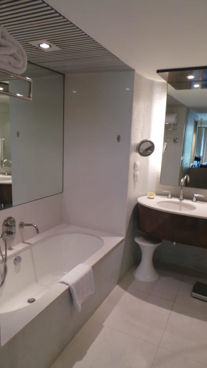 Blick in das Badezimmer Movenpick BDMS Wellness Resort Bangkok