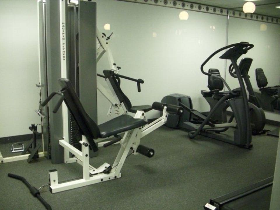 Fitnessraum Quality Inn & Conference Centre Midland