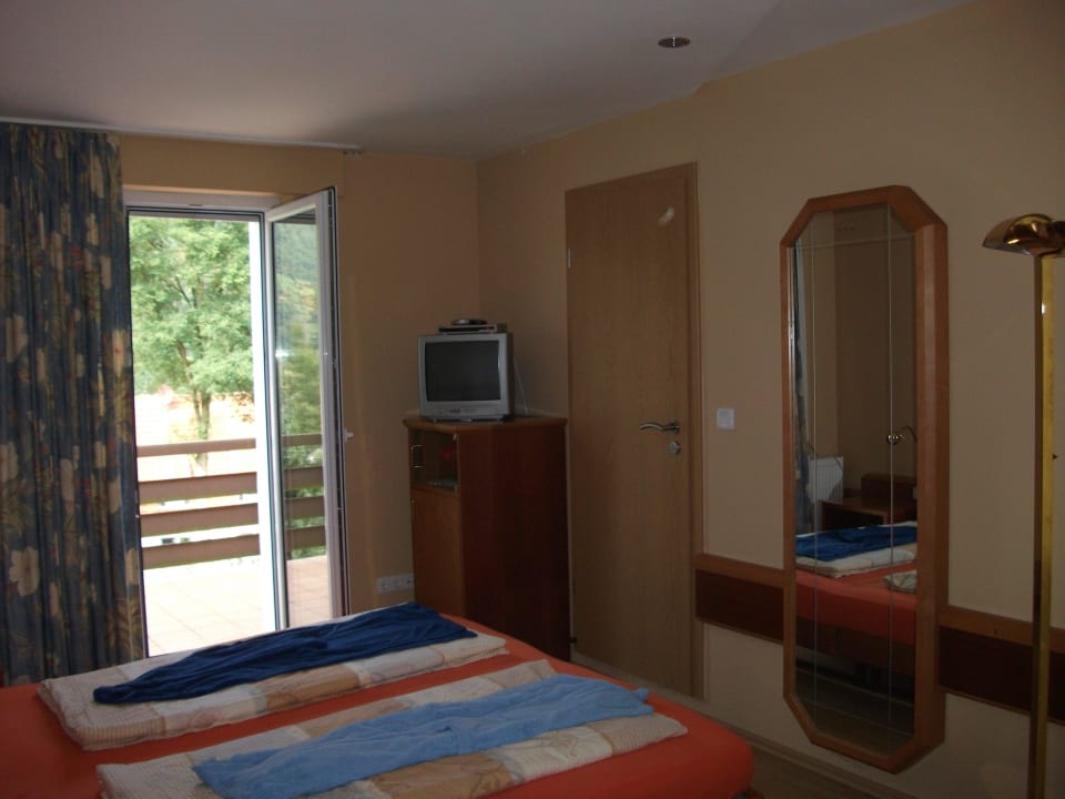 Mit TV und Kühlschrank Hotel Zur Rose