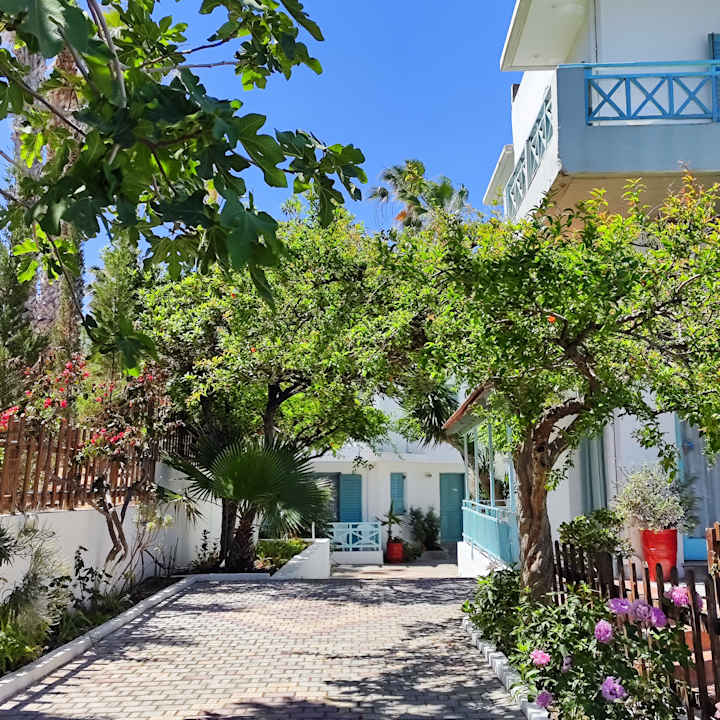 Gartenanlage Apartments Anatoli