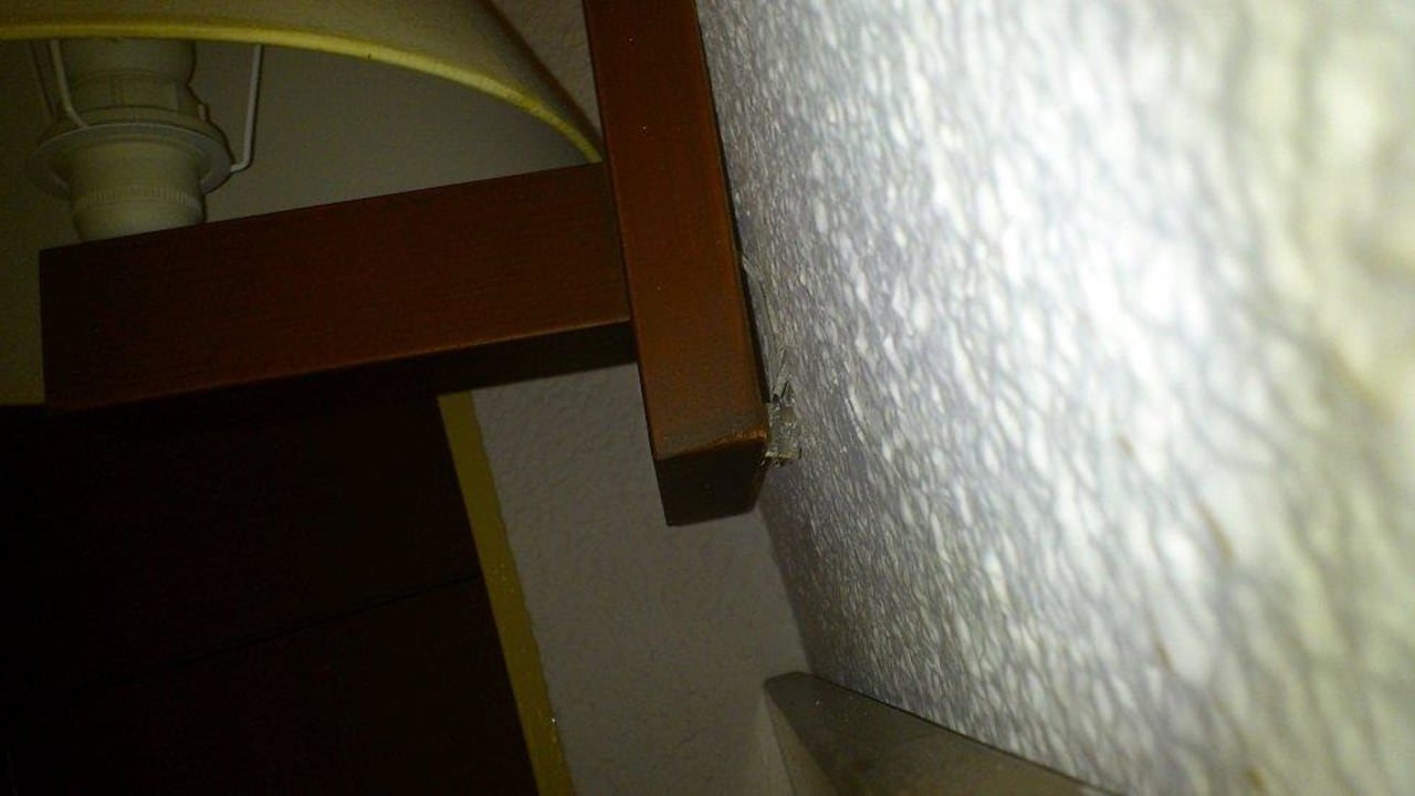 Zimmerlampe nicht richtig angebracht BelleVue Club