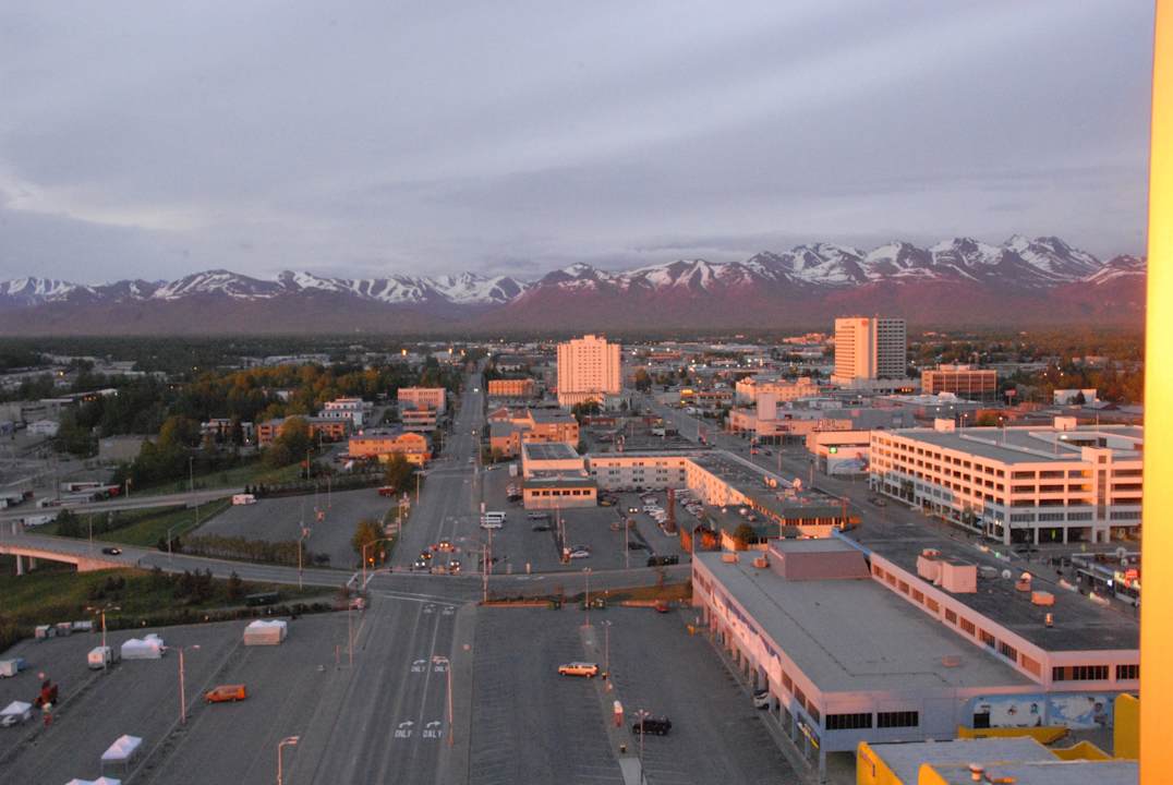 Cook Inlet und die Chugach Mountains  Hotel Hilton Anchorage