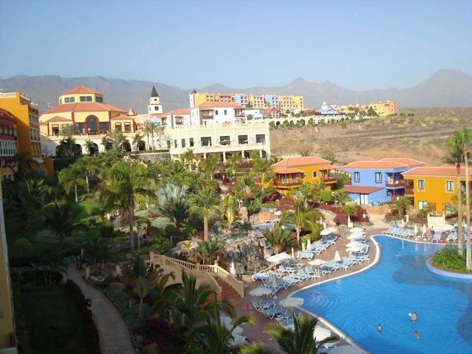 Widok na recepcję i ogród Bahia Principe Sunlight Costa Adeje