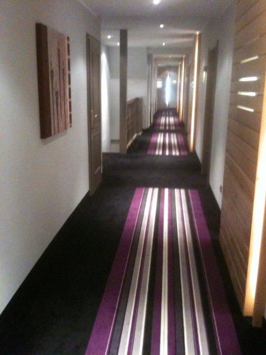 Der Gang vom "alten Gebäude"  Sporthotel Leweck