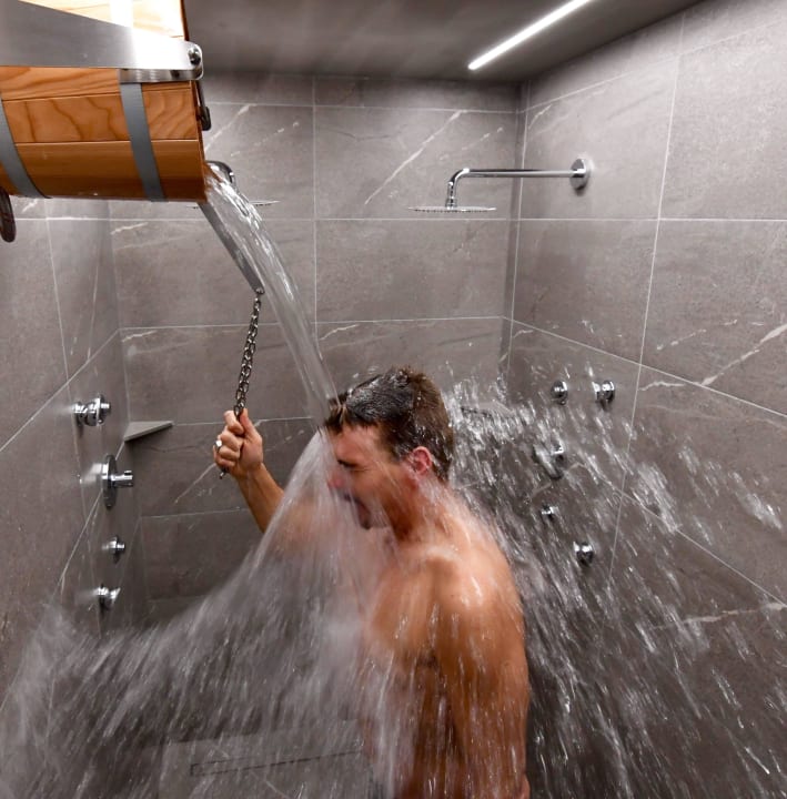 Kübeldusche mit Bergquellwasser Pension Sonnenhof