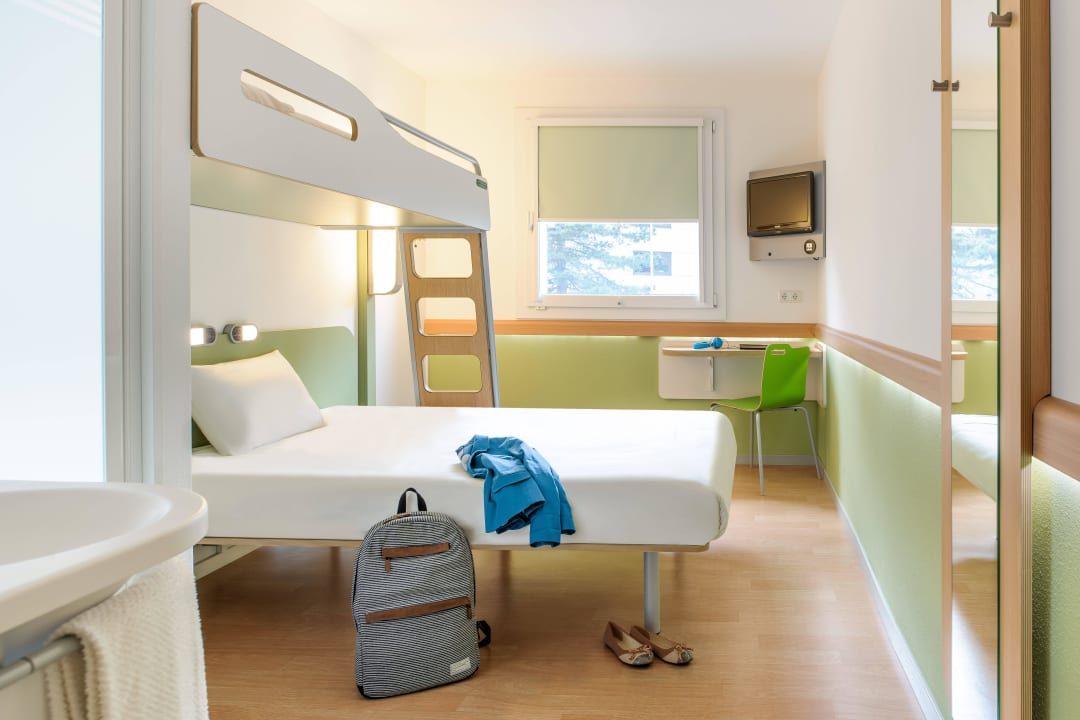 Doppelzimmer mit Bett 150x200  ibis budget Hotel Hamburg City Ost
