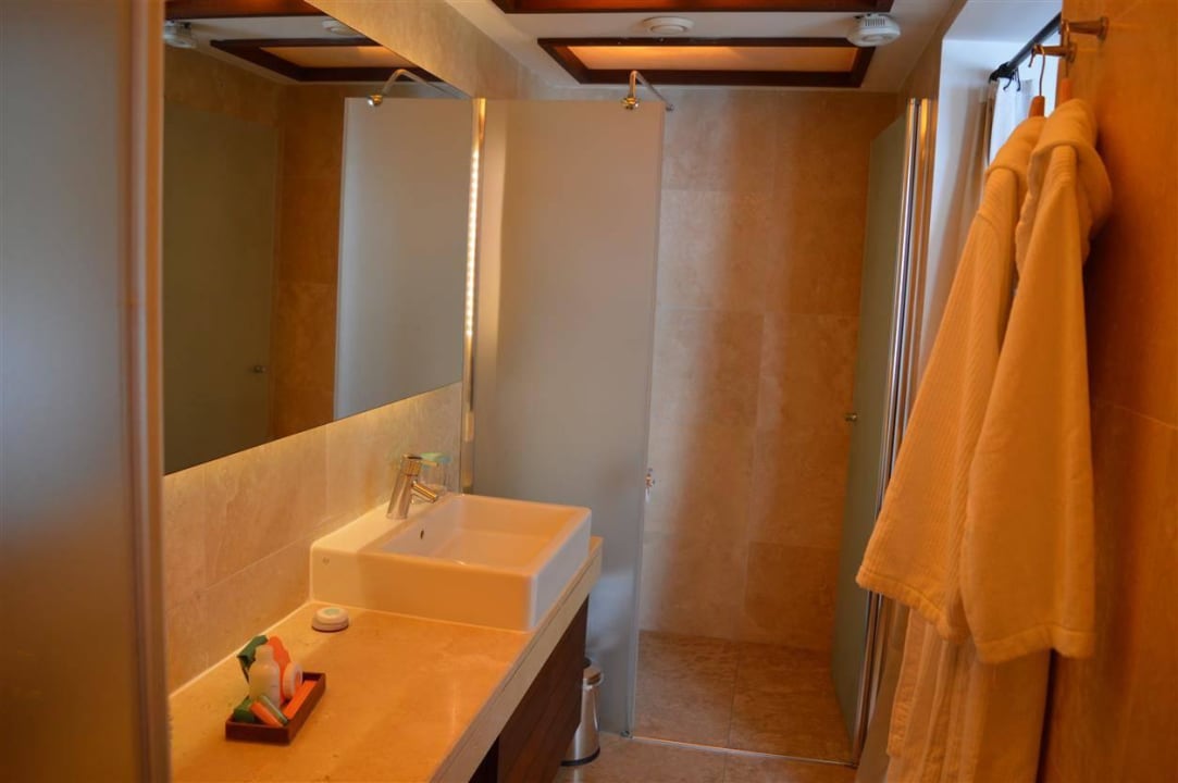 Waschbecken und WC Hillside Beach Club