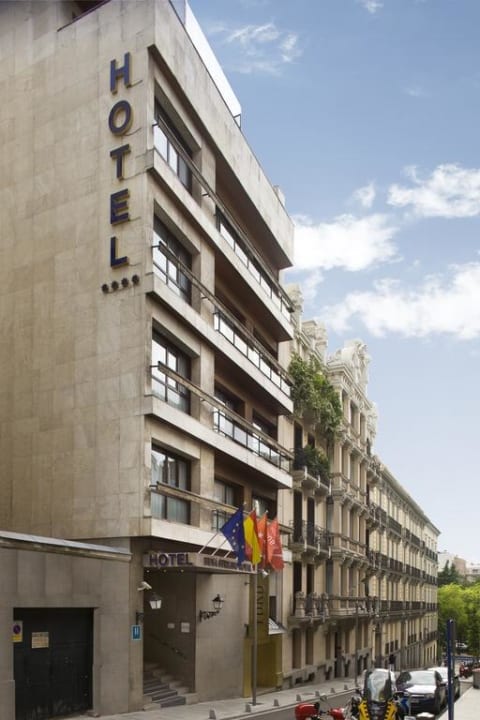 Fachada Hotel Serrano