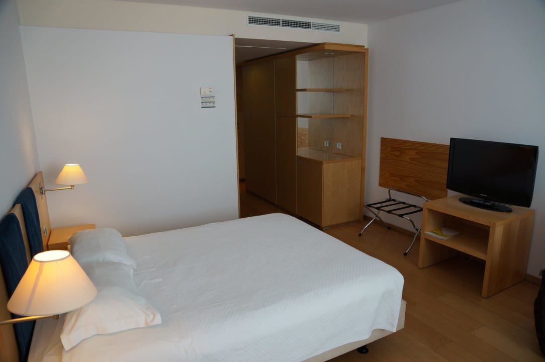 Wohnbereich mit französischem Bett The Lince Azores Great Hotel