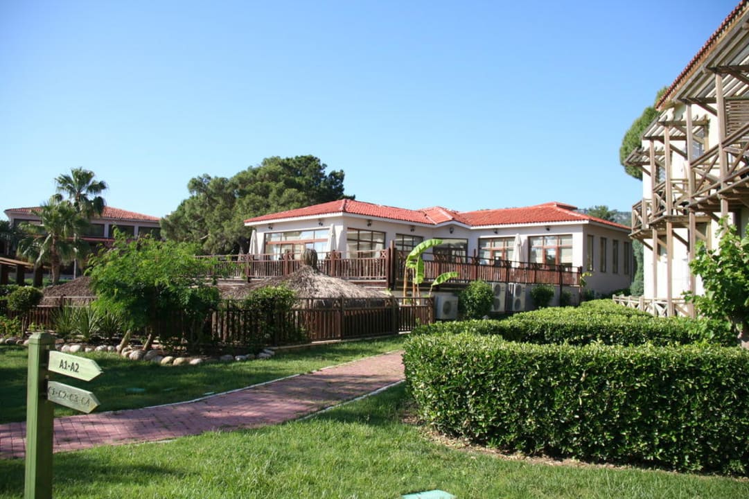 Gartenanlage Crystal Flora Beach Resort