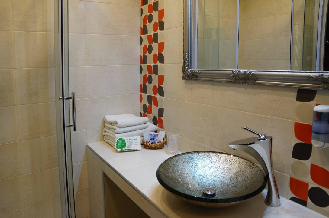 Łazienka w pokoju LUX (422) Hotel Kamena