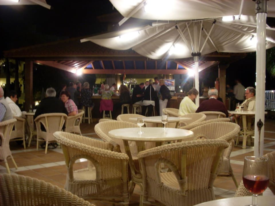 Poolbar am Abend R2 BUGANVILLA Hotel & Spa