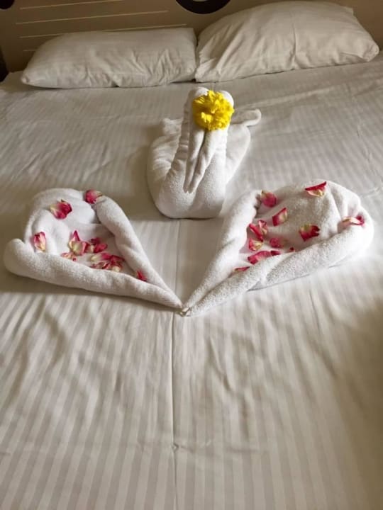 Süße Dekoration auf dem Bett Kirman Belazur Resort & Spa