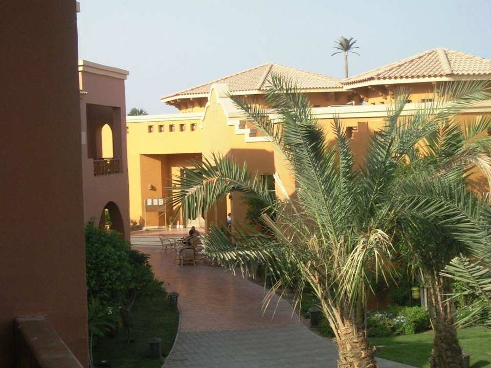Blick Richtung Lobby und Restaurant Charmillion Gardens Aquapark