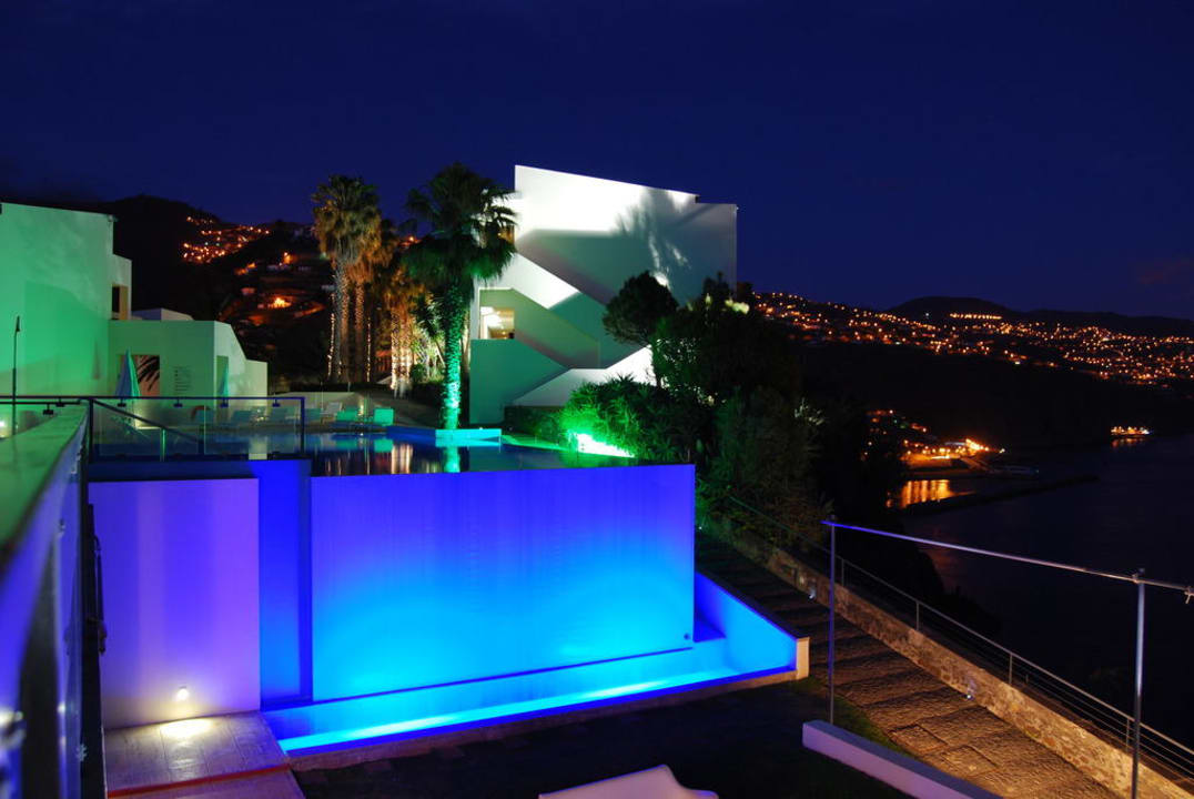 Pool by night Hotel Estalagem da Ponta do Sol