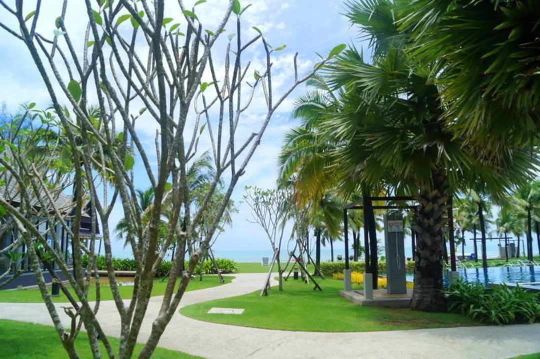 Weg Richtung Strand The Sands Khao Lak by Katathani