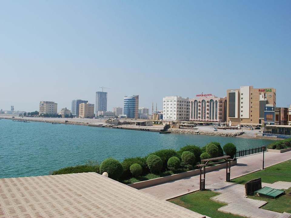 Blick zum Creek Hilton Garden Inn Ras Al Khaimah