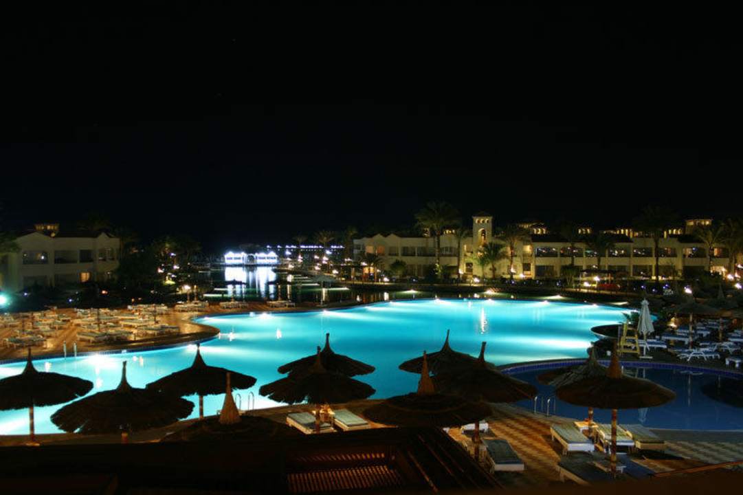 Ruhepool bei Nach in Richtung Strand Pickalbatros Dana Beach Resort - Hurghada