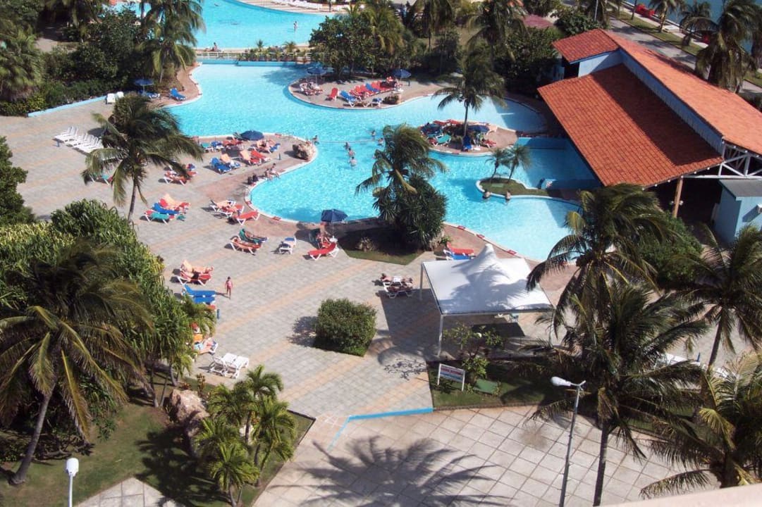 Poolanlage und Showbereich Hotel Puntarena Playa Caleta