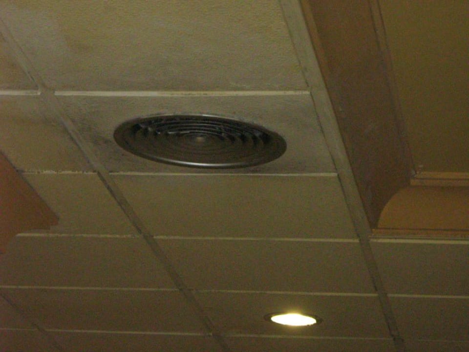 Klimaanlage Speisesaal mit Dreck- und Schimmel Hotel Bahia Serena