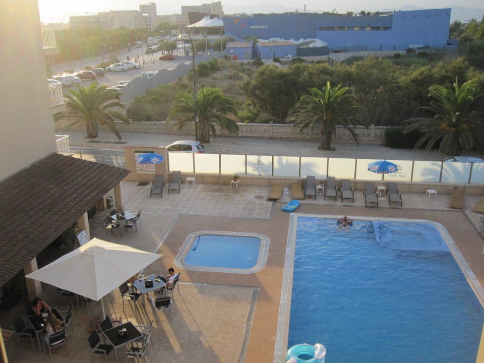 Poolansicht Flur 3.Stock Hotel Sant Jordi