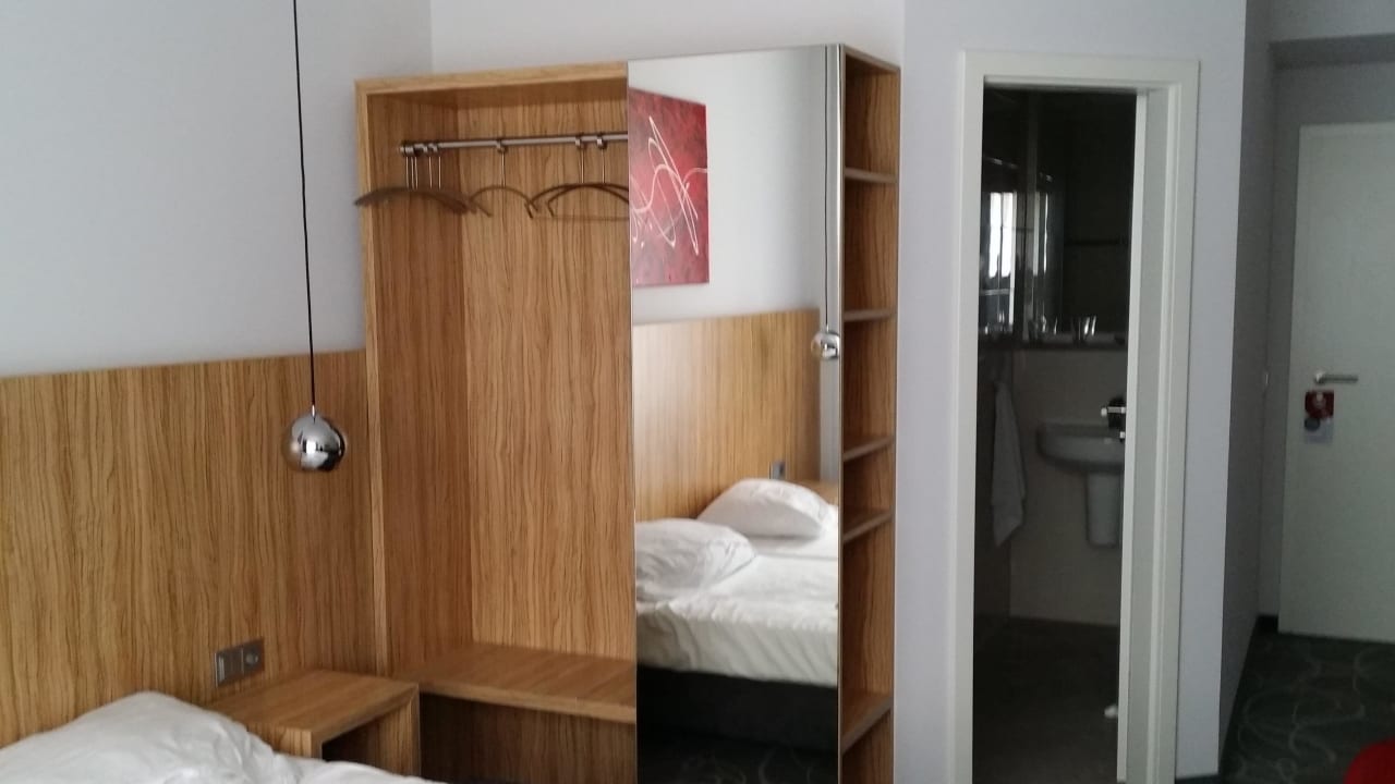 Regal statt Schrank Cityherberge Dresden
