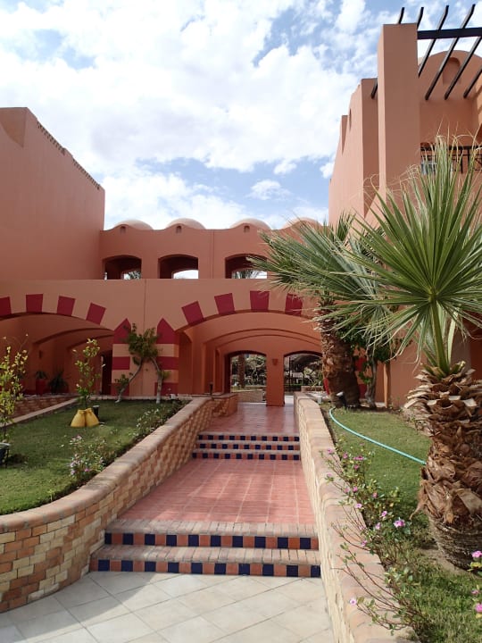 Durchgang zum Spielplatz Jaz Makadi Oasis Resort