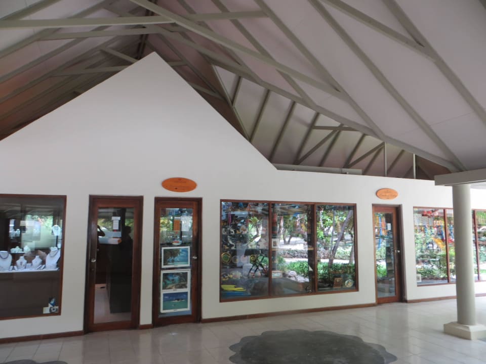 Eines der Einkaufsläden Adaaran Select Hudhuran Fushi - Premium All Inclusive
