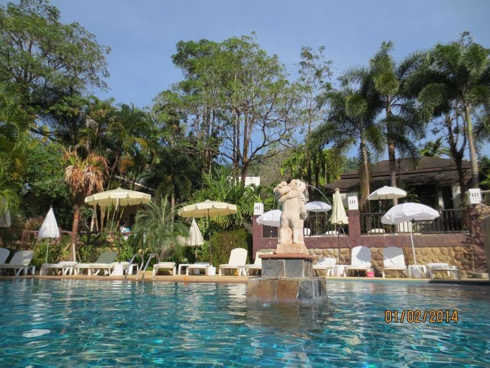 Fun-Pool mit Liegen und Schirme The Leaf on The Sands by Katathani