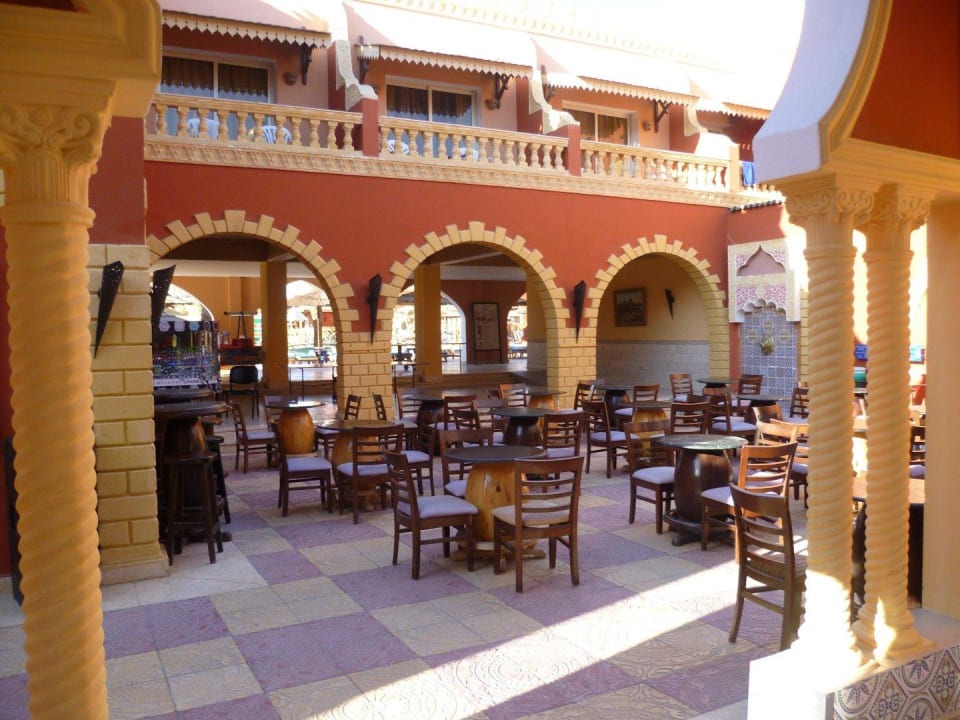 Abendlicher Partybereich  Pickalbatros Alf Leila Wa Leila Resort - Neverland Hurghada