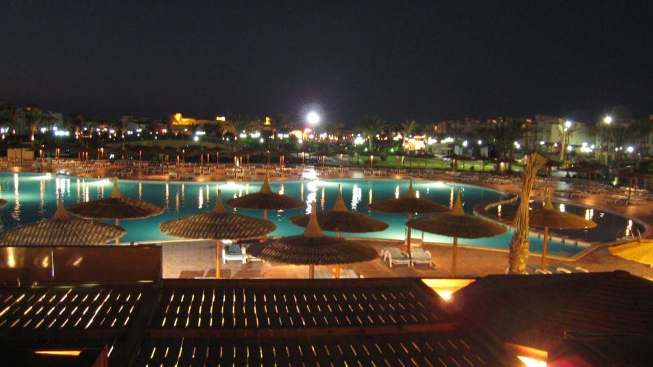 Dana bei Nacht... Pickalbatros Dana Beach Resort - Hurghada