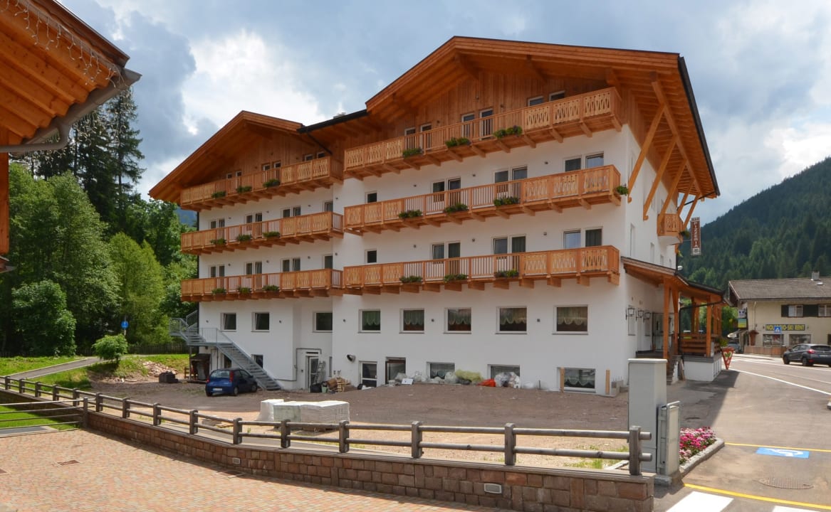 Außenansicht Park Hotel Avisio