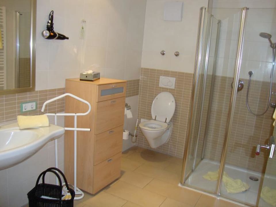 Das Bad in unserem Zimmer Verwöhn- und Wellnesshotel Walserhof