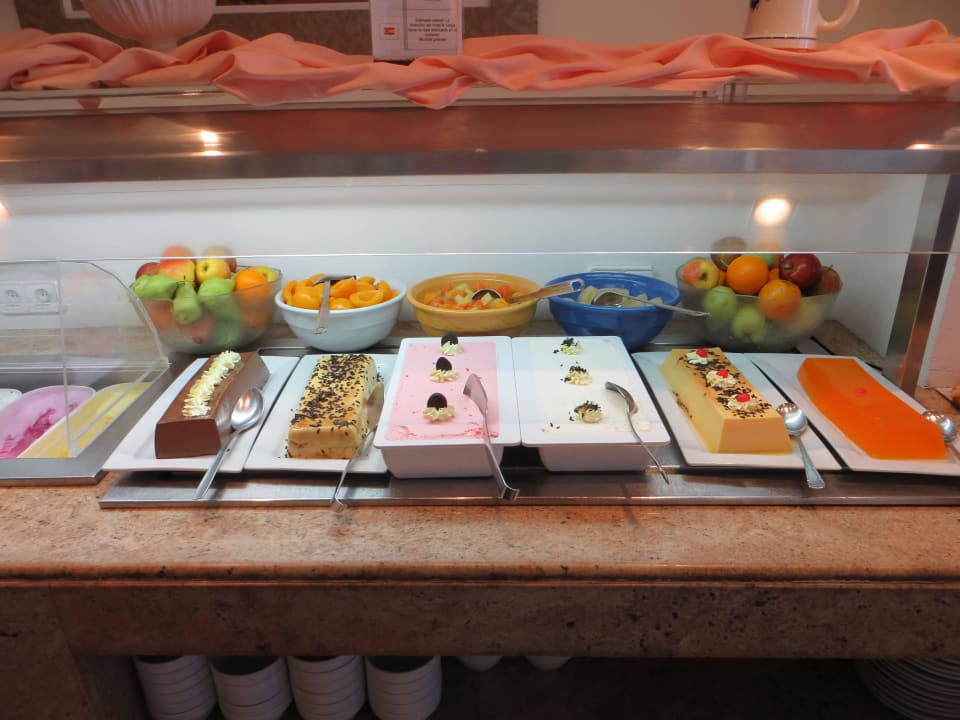 So gut sieht das Abendbuffet nicht immer aus Aparthotel Playa Dorada