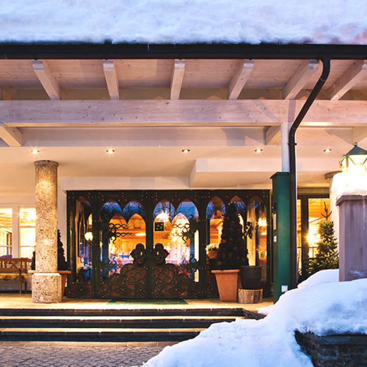 Eingang Hotel Plattenhof Lech