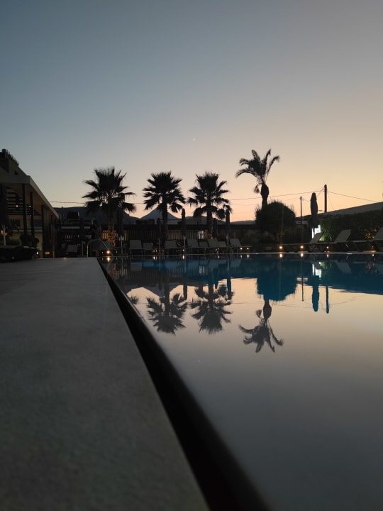 Pool Petousis Hotel & Suites