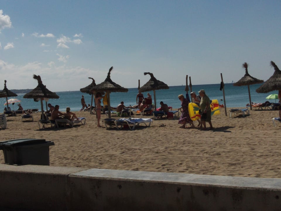 Strand vor dem Hotel Aparthotel Fontanellas Playa