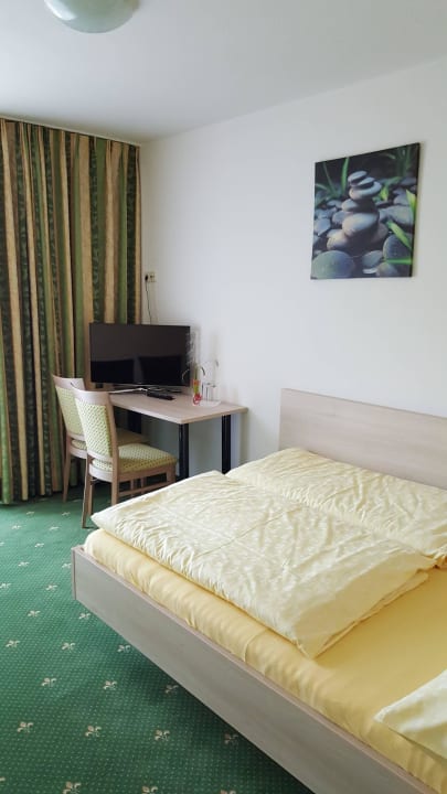 Doppelzimmer GRAND LIT (Bettengrösse 150x200) Pension Gstrein