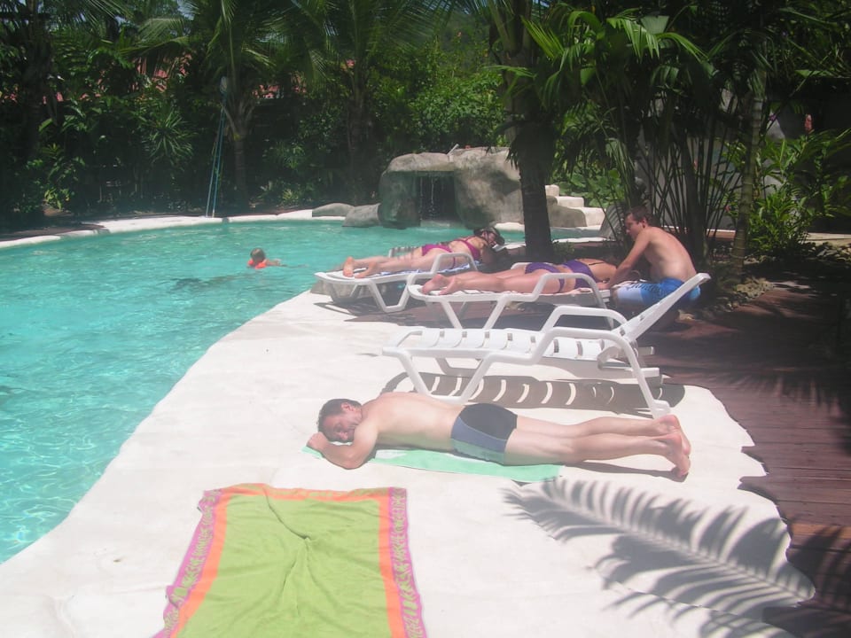 Gäste am Pool Casa Renada