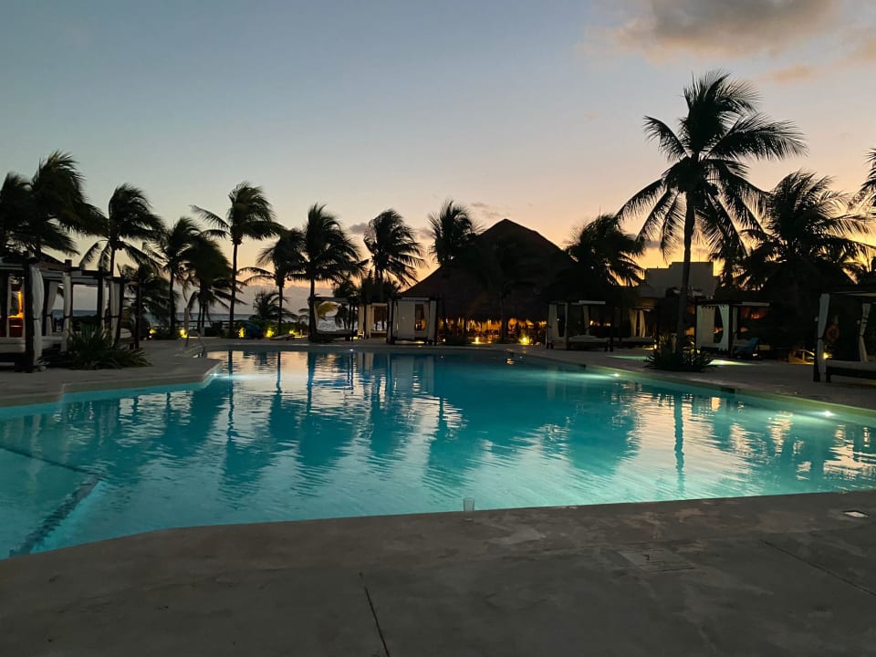Pool Akumal Bay Beach & Wellness Resort