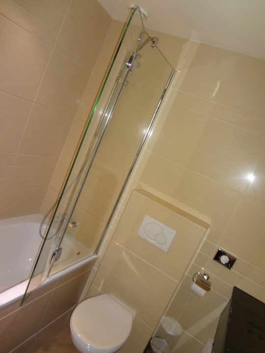 Sauberes Badezimmer XO Hotels Blue Tower