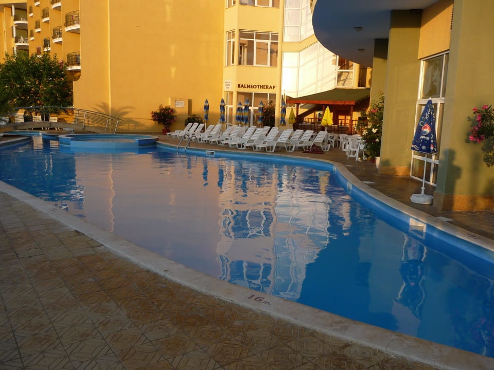 Pool mit Bar GRIFID Encanto Beach