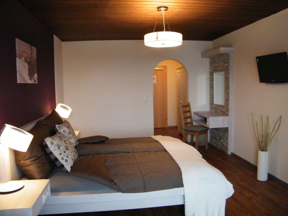 Zimmer Typ 2 Comfort Plus Dahoam by Sarina - Hotel & Suites